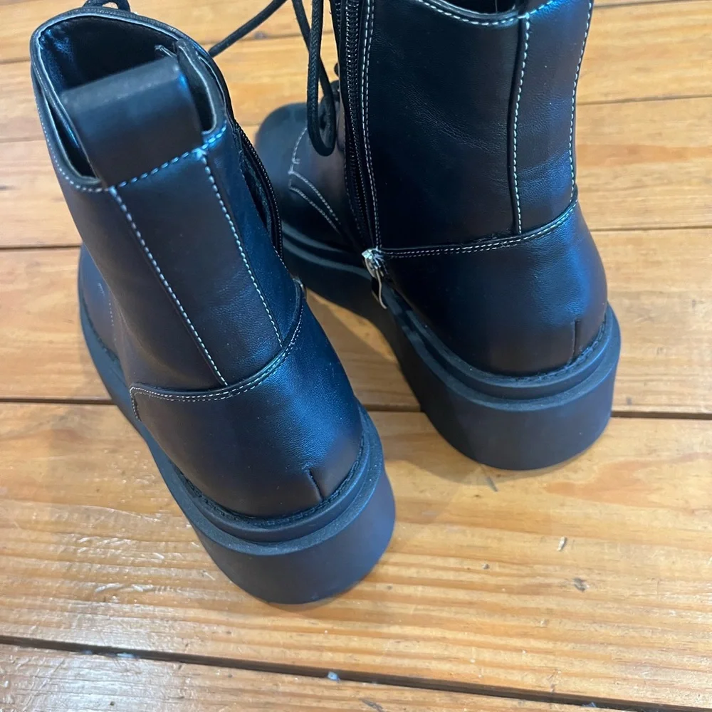 (405) “LONDON REBEL BLACK BOOTS” - Picture 3 of 10